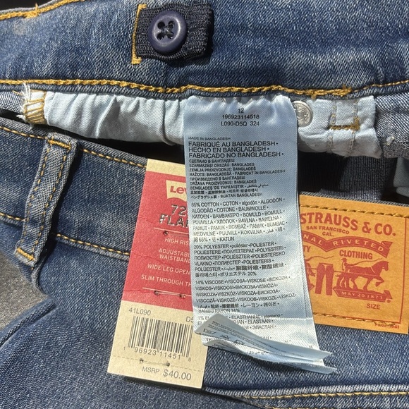 Levi’s 726 High-Rise flare,adjustable waistband,wide leg opening,slim thru thigh - Picture 3 of 8